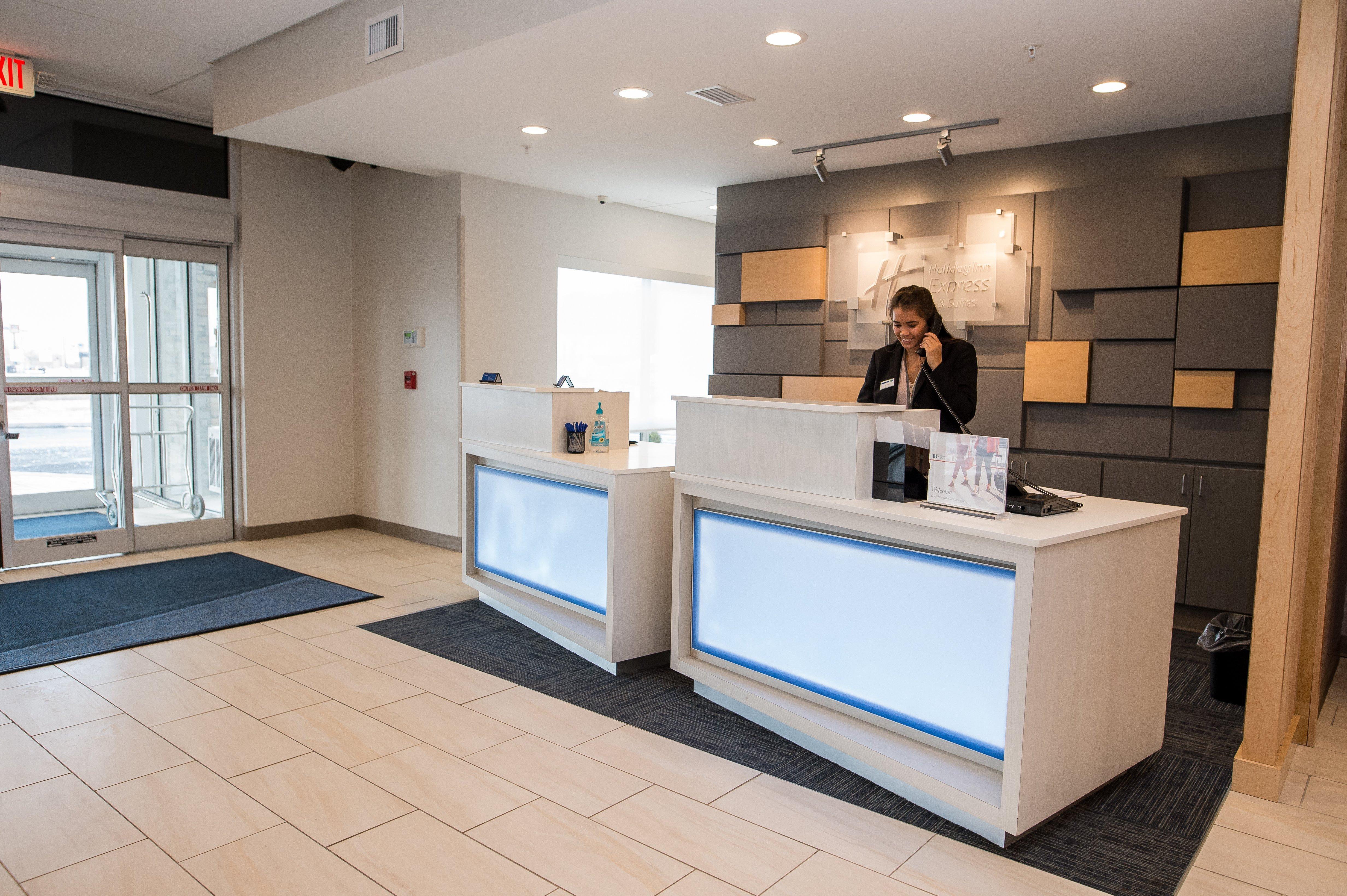 Holiday Inn Express & Suites - Marietta By Ihg Exterior foto