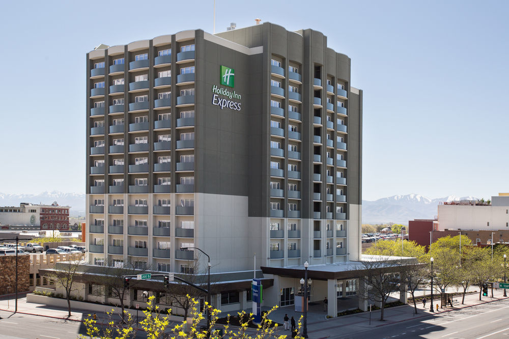 Holiday Inn Express & Suites - Marietta By Ihg Exterior foto